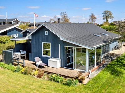 Hyggeligt sommerhus tæt på familievenlig badestrand