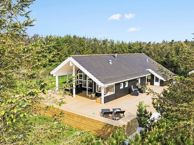 Hyggeligt træsommerhus med spa, sauna og skøn solterrasse