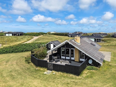 Mindre, meget velholdt feriehus med en virkeligt dejlig, sydvendt terrasse