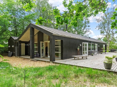 Moderne sommerhus ved Grenaa Strand med stor terrasse