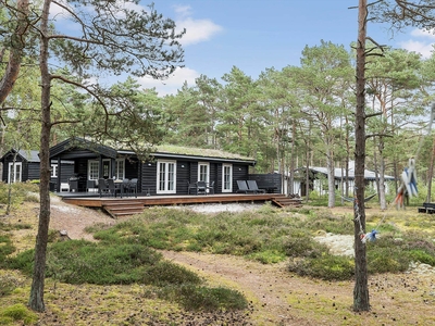 Skønt sommerhus i 1. række til dejlig strand