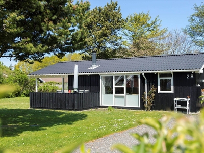 Skønt sommerhus på lukket vej i kort gåafstand til Tversted Strand