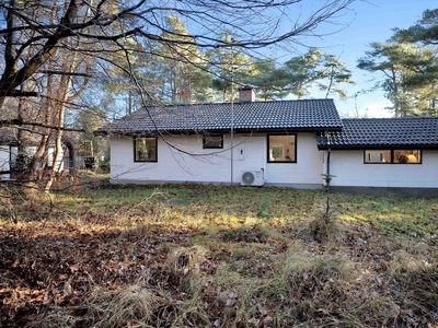 Særdeles hyggeligt sommerhus med skøn have og natur lige uden for døren