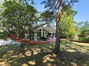 Dejligt sommerhus med spa kun 200 m fra skøn sandstrand.