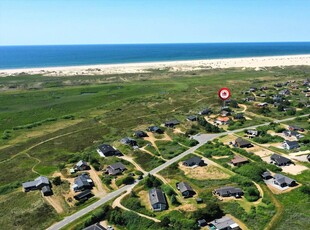 Skønt træsommerhus i første række til Lakolk Strand