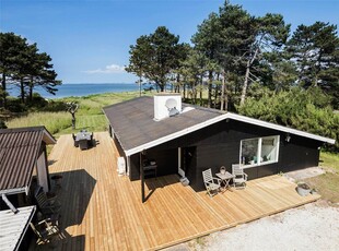 Sommerhus i første række med fantastisk havudsigt på Reersø