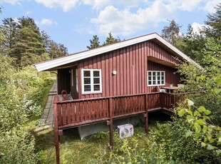 Velholdt og godt beliggende sommerhus ved Tranum